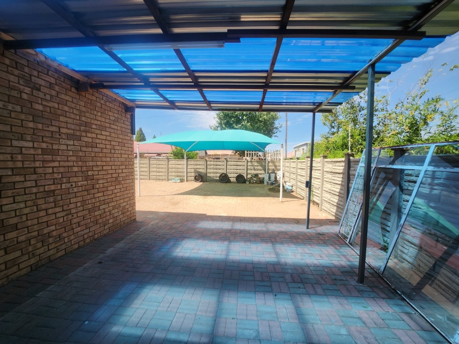 5 Bedroom Property for Sale in Stilfontein Ext 4 North West